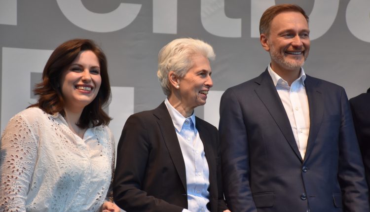 FDP Başkanı Lindner, AP koltuklarını aşırı sağcılara bırakmayın