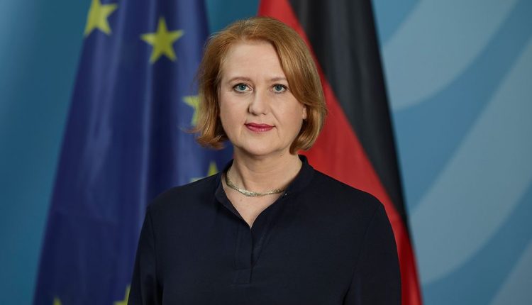 Federal Eşitlik Bakanı Paus: „Irkçılık Almanya’da Gerçek Bir Sorun“