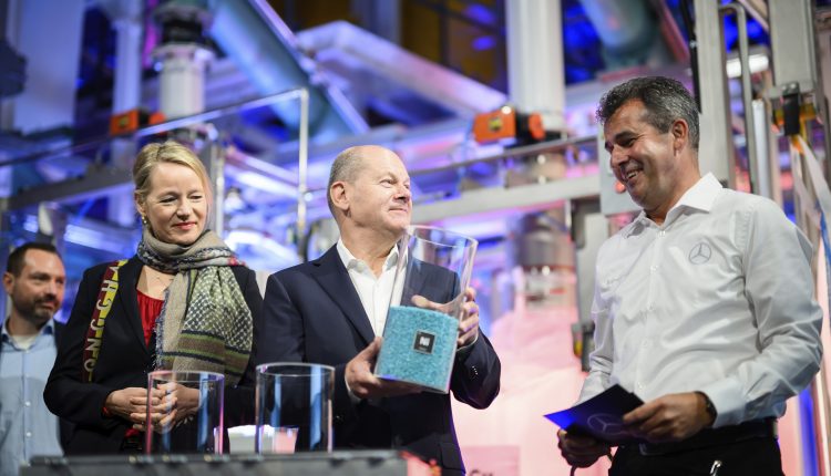 Scholz, “Almanya Elektrikli Araç Teknolojisinde Lider Olmaya Hazır“