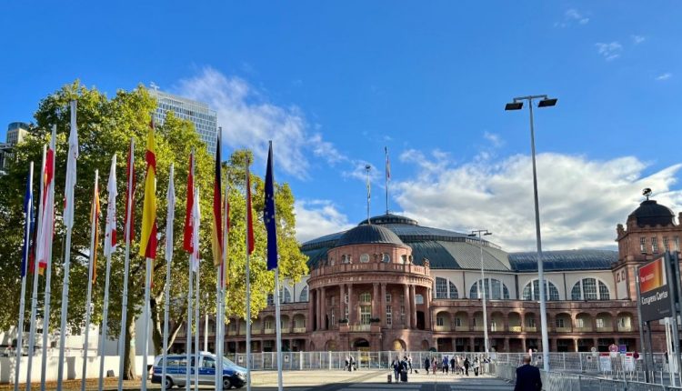 Der Ort, an dem sich die Welt begegnet ist die Frankfurter Buchmesse/ Dünyanın Buluşma Noktası- Frankfurt Kitap Fuarı