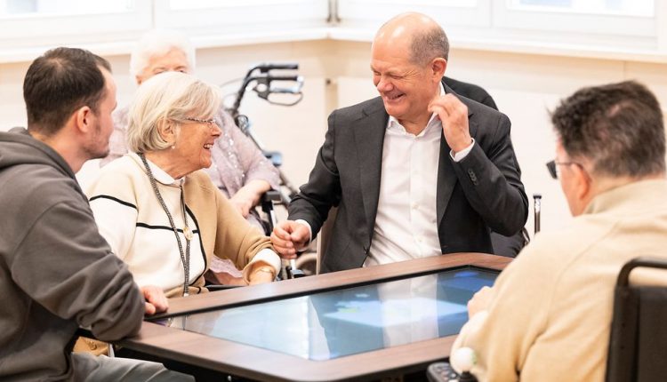 Scholz, ‚Bakıcılık Zor Bir Meslek, Daha İyi Ödenmeli‘