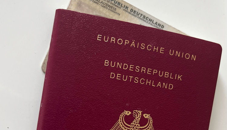 Nur digitale Passbilder bei Ausweisanträgen ab Mai 2025 – Mayıs 2025’ten itibaren kimlik başvurularında yalnızca dijital vesikalık fotoğraflar
