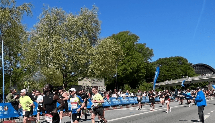 Hansa Maratonu’nun Şampiyonu Kenya’lı Amos Kipruto – Der Sieger des Hansa-Marathons ist Kenianer Amos Kipruto