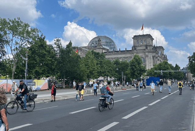 100.000 Besucher beim Tag der offenen Tür der Bundesregierung “Açık Kapı Günü”ne Yoğun İlgi