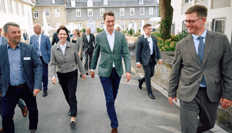 NRW-Ministerpräsident Wüst besucht Landwirtschaftsbetriebe/Wüst Çiftlikleri Ziyaret Etti