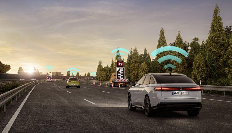 Volkswagen digitalisiert den Straßenverkehr mit Car2X /“Volkswagen Car2X ile Trafiği Dijitalleştiriyor”