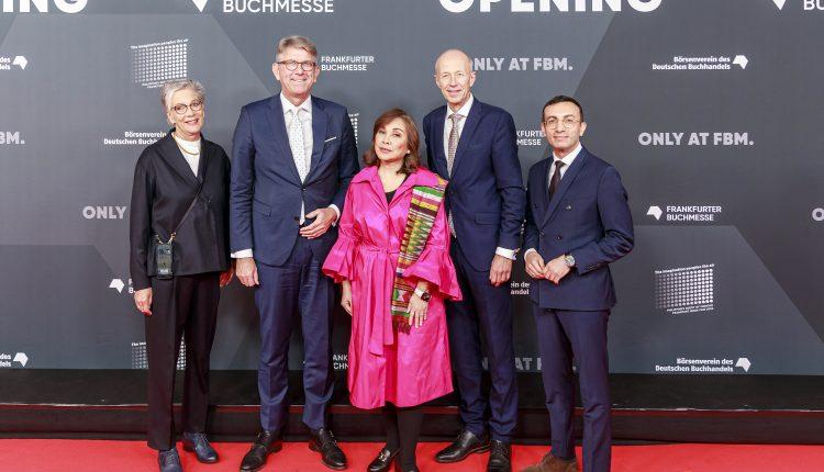 „Frankfurter Buchmesse verbindet Menschen und Kulturen“/“Frankfurt Kitap Fuarı insanları ve kültürleri birleştiriyor.”