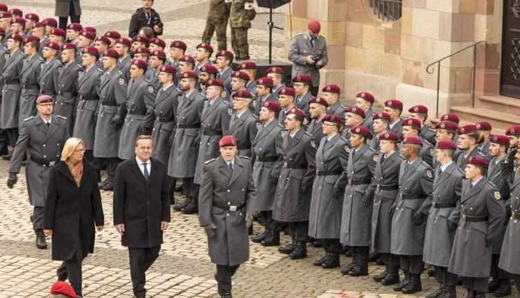 Bundeswehr wird 70 Jahre alt/ “Alman ordusu 70 yaşında”