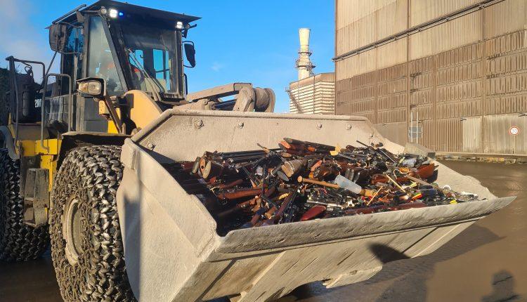 Mäurer lässt fünf Tonnen Waffen vernichten/ Bakan Mäurer, Beş Ton Silahı İmha Ettirdi