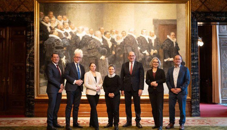 Bund und Küstenländer Beraten Hafenstrategie/Liman Stratejisi İçin Kritik Buluşma