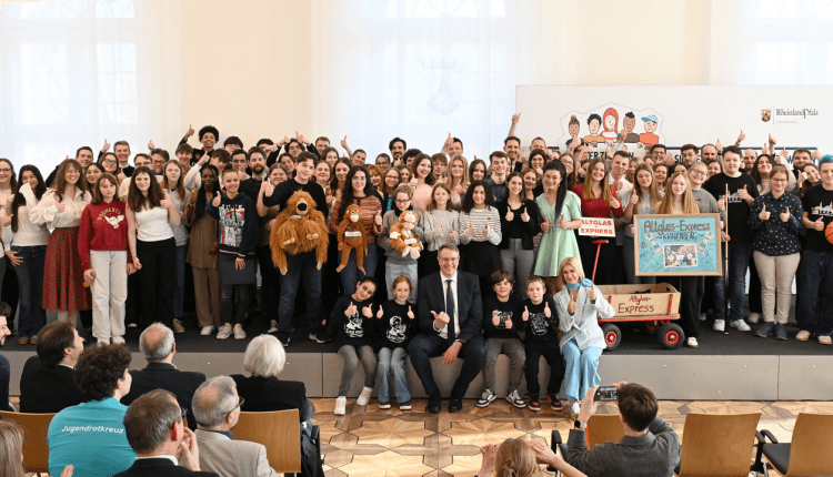 Schweitzer: Jugend bewegt Demokratie/ Gençler Demokrasiyi Güçlendiriyor