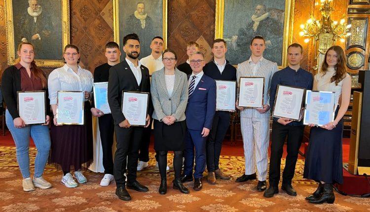 Hamburg ehrt Bundessieger die besten Handwerker/Hamburg, Şampiyon El Zanaatkarlarını Onurlandırdı