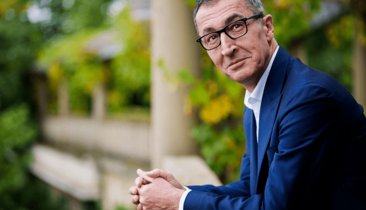 Özdemir schreibt Geschichte/Özdemir tarihe geçti