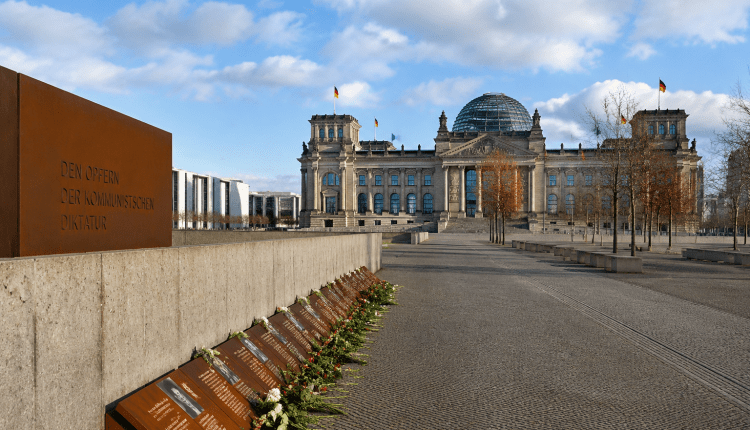 Deutschland erinnert an die Opfer der DDR-Diktatur/Almanya DDR diktatörlüğünün kurbanlarını anıyor