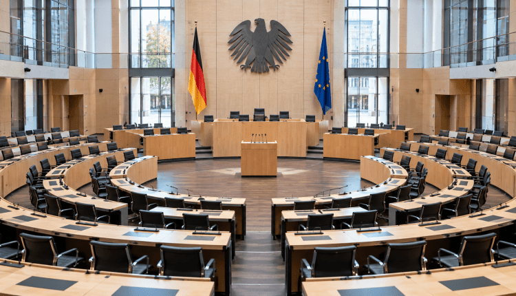 Was kann ein Ministerpräsident eines Bundeslandes verändern?/Bir eyalet başbakanı neleri değiştirebilir?